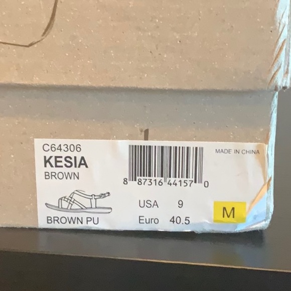 Born Concept sandals. Like new! Size 9 - Picture 3 of 4